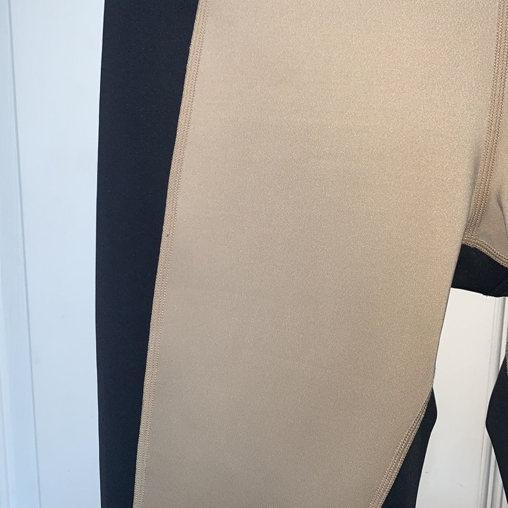 Tan + Lines Active Leggings - Picture 4 of 5